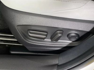 2023 Toyota Corolla Hatchback — photo 13 view