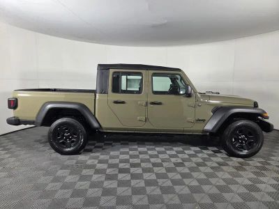2025 Jeep Gladiator — detail view