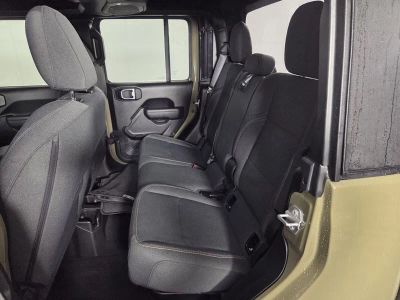 2025 Jeep Gladiator — photo 25 view