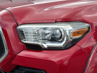 2017 Toyota Tacoma — photo 9 view