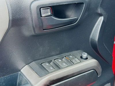 2017 Toyota Tacoma — photo 21 view