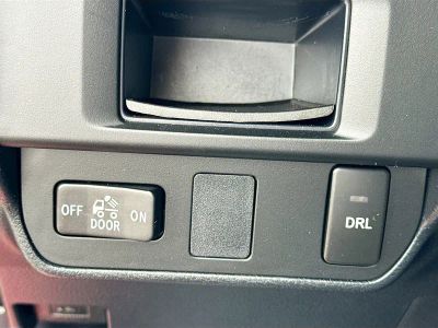 2017 Toyota Tacoma — photo 32 view