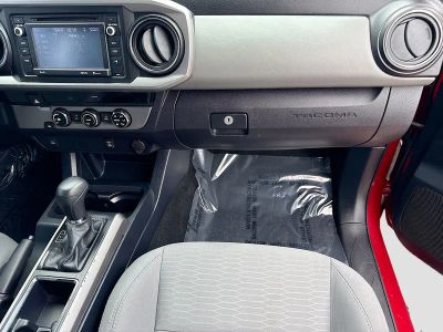 2017 Toyota Tacoma — photo 17 view