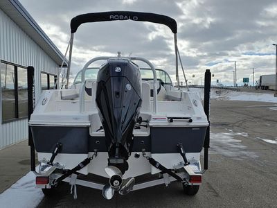 2025 Robalo R207 - Photo 4