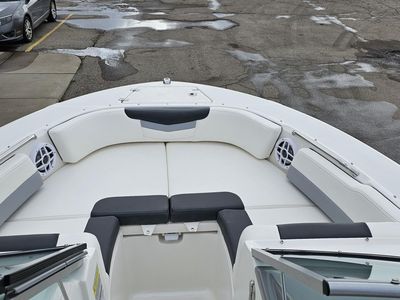 2025 Robalo R207 - Photo 8