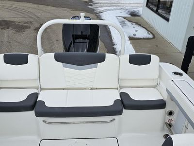 2025 Robalo R207 - Photo 10