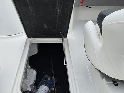 2025 Robalo R207 - Photo 17