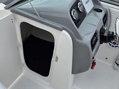 2025 Robalo R207 - Photo 14