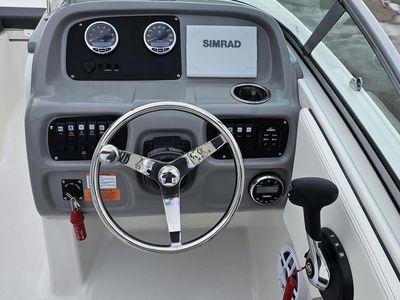 2025 Robalo R207 - Photo 13