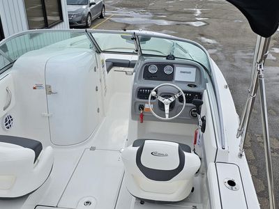 2025 Robalo R207 - Photo 7