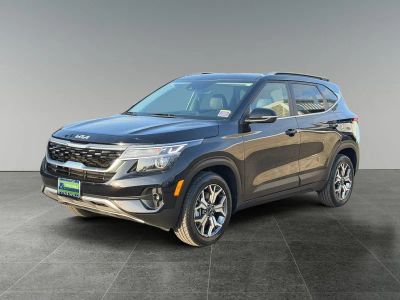 2022 Kia Seltos — rear three-quarter view