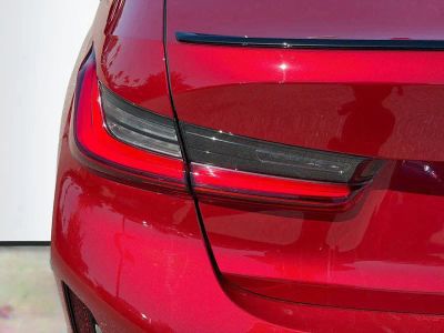 2025 BMW 3 Series — photo 10 view