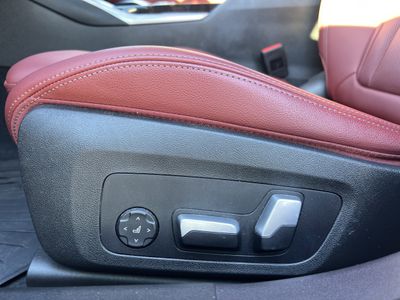 2023 BMW 3 Series 330e - Photo 38