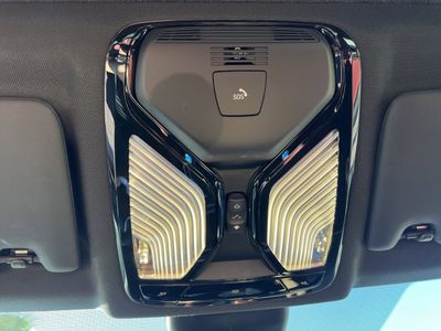 2023 BMW 3 Series 330e - Photo 39