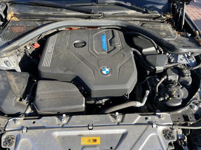 2023 BMW 3 Series 330e - Photo 34