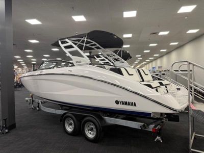2025 Yamaha Boats 252S 4STAR- WHITE-PAINTED - Photo 1