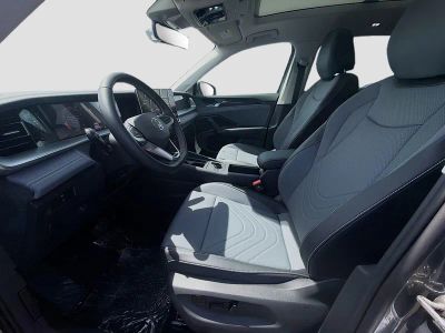 2026 Volkswagen Tiguan — photo 16 view