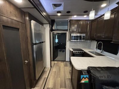 2020 Dutchmen Voltage — photo 33 view