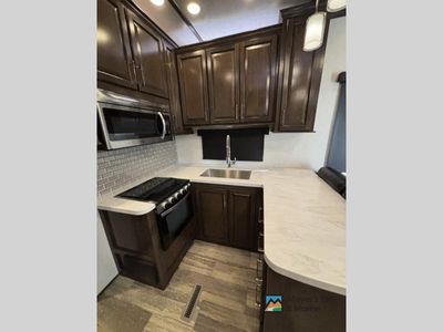 2020 Dutchmen Voltage — photo 37 view