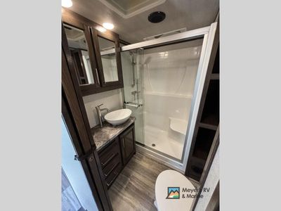 2020 Dutchmen Voltage — photo 18 view