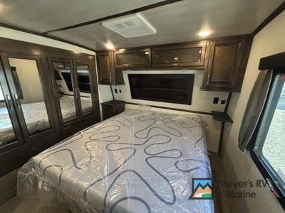 2020 Dutchmen Voltage — photo 15 view