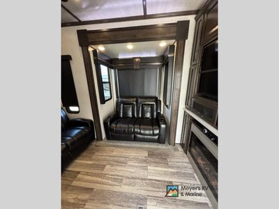 2020 Dutchmen Voltage — photo 28 view
