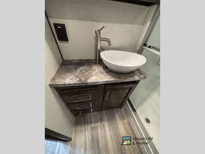 2020 Dutchmen Voltage — photo 21 view