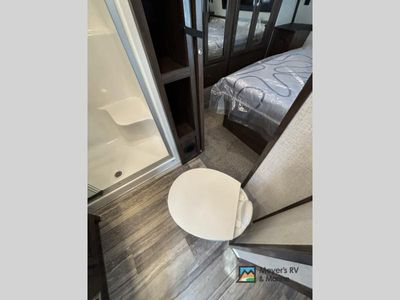 2020 Dutchmen Voltage — photo 25 view