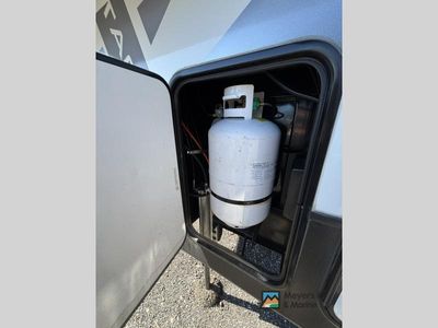 2020 Dutchmen Voltage — photo 7 view