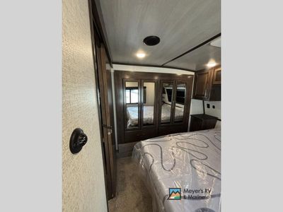 2020 Dutchmen Voltage — photo 17 view