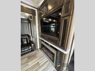2020 Dutchmen Voltage — photo 29 view
