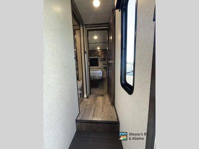 2020 Dutchmen Voltage — photo 13 view