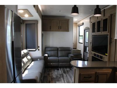 2022 Keystone Raptor - Photo 7