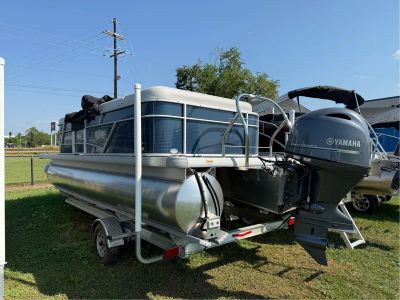 2023 Godfrey Sweetwater Xperience 2286 BFX — engine compartment view