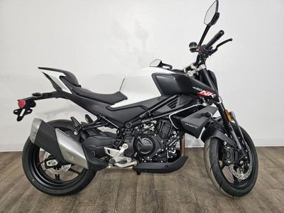 2025 CFMOTO 450NK - Photo 3