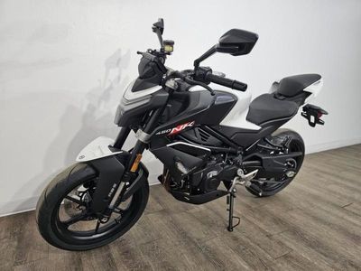 2025 CFMOTO 450NK - Photo 4