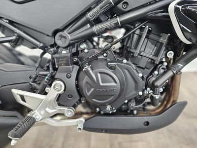 2025 CFMOTO 450NK - Photo 13