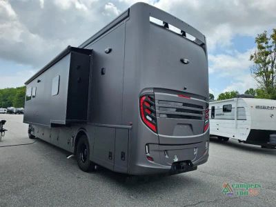 2026 Newmar Super Star — photo 7 view