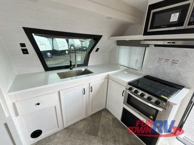 2024 Palomino SolAire - Photo 20