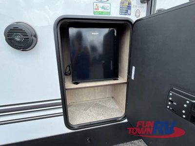 2024 Palomino SolAire - Photo 8