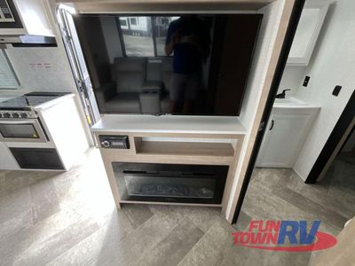 2024 Palomino SolAire - Photo 29