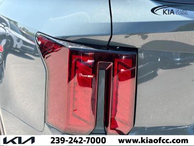 2026 Kia Sorento Hybrid — photo 8 view
