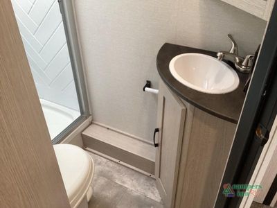 2022 Coachmen RV Apex - Photo 33