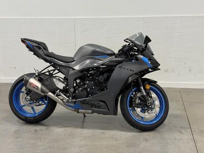 2026 Kawasaki Ninja ZX-6R - Photo 2