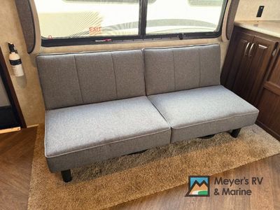 2015 Keystone RV MONTANA MOUNTAINEER - Photo 15