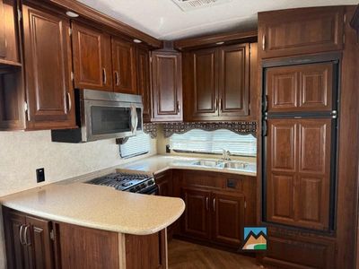 2015 Keystone RV MONTANA MOUNTAINEER - Photo 6