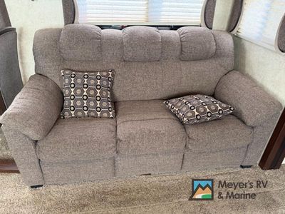 2015 Keystone RV MONTANA MOUNTAINEER - Photo 16