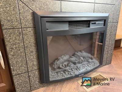 2015 Keystone RV MONTANA MOUNTAINEER - Photo 14