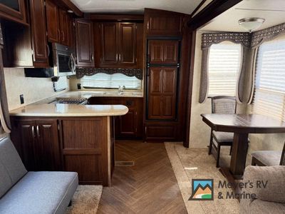 2015 Keystone RV MONTANA MOUNTAINEER - Photo 4