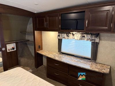 2015 Keystone RV MONTANA MOUNTAINEER - Photo 19